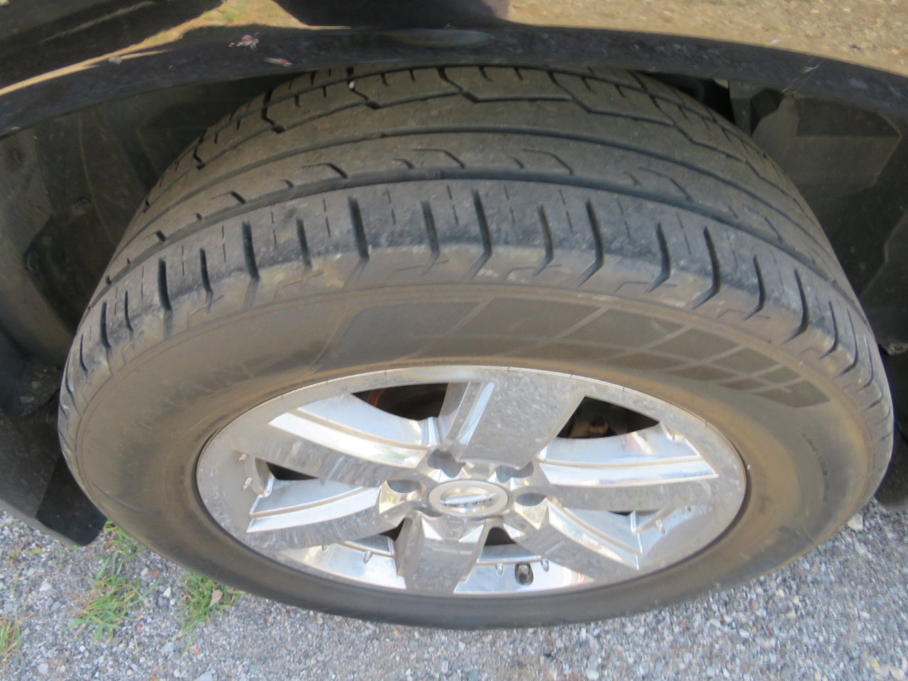 Used 2011 Nissan Armada Platinum image 31