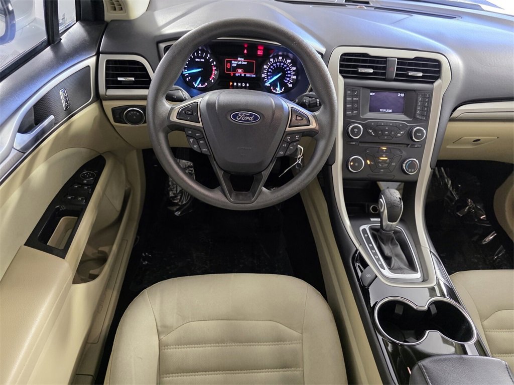 Used 2015 Ford Fusion SE image 13