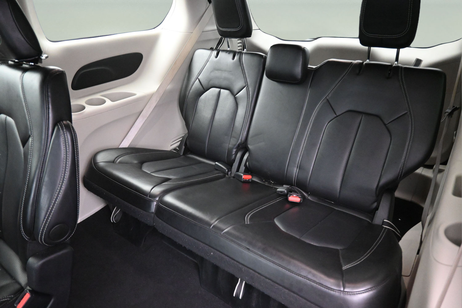 Used 2024 Chrysler Pacifica Touring-L FWD image 8