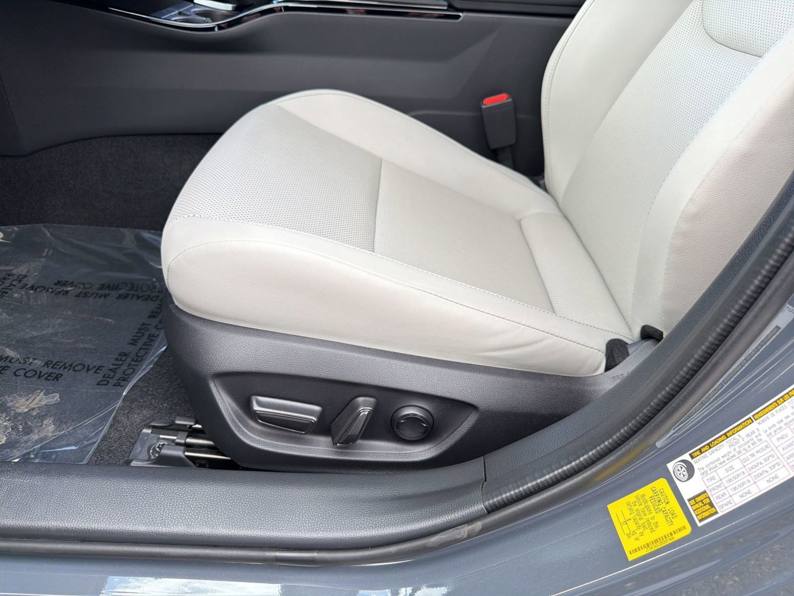 Used 2025 Toyota Prius XLE image 14