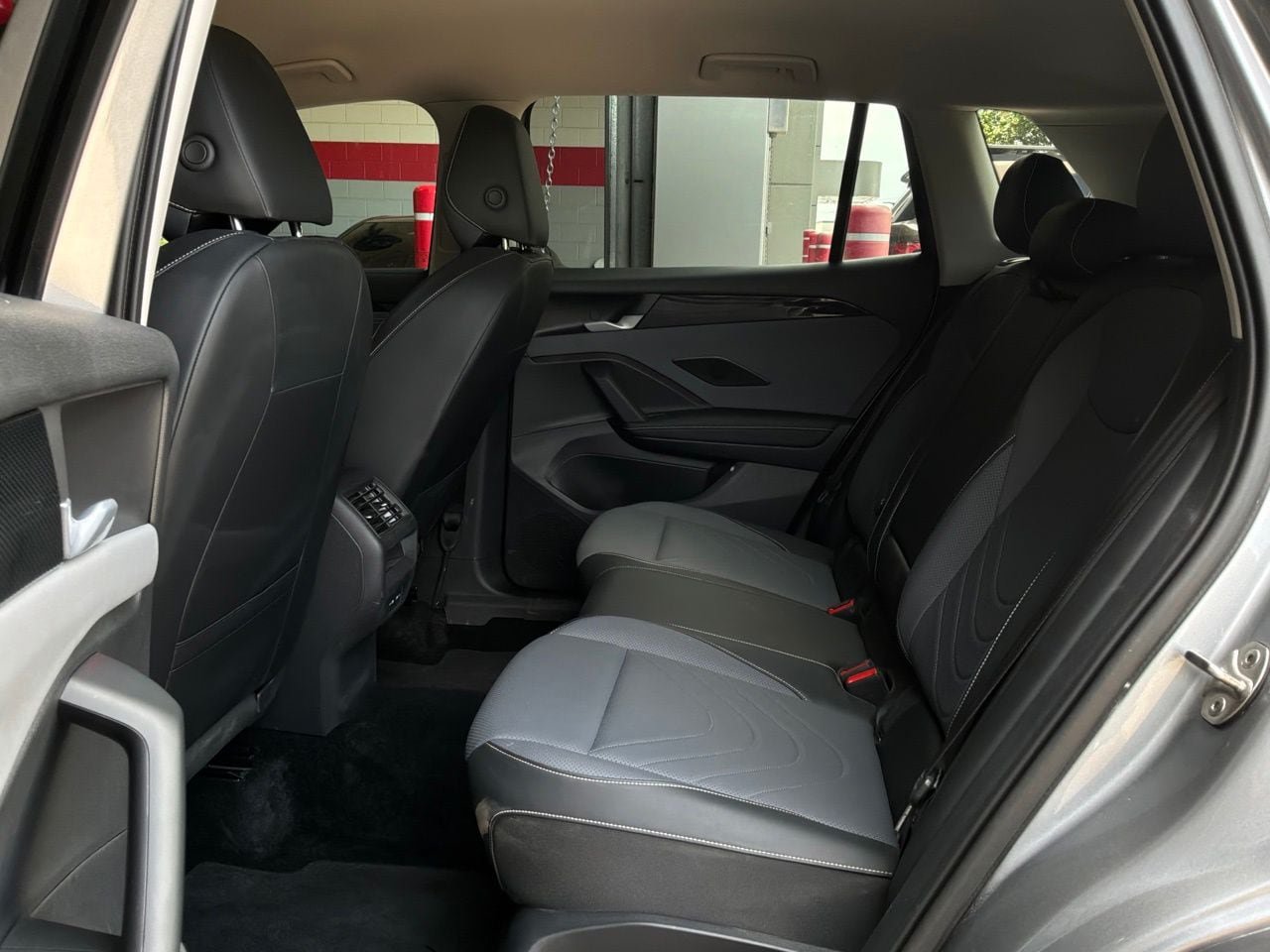 Used 2026 Volkswagen Tiguan SE FWD image 12
