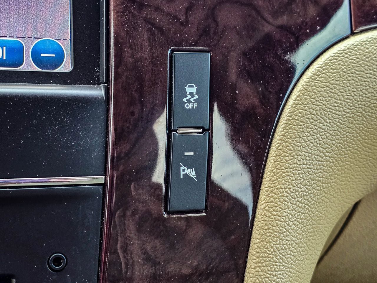 Used 2014 Cadillac Escalade Luxury AWD/4WD image 21
