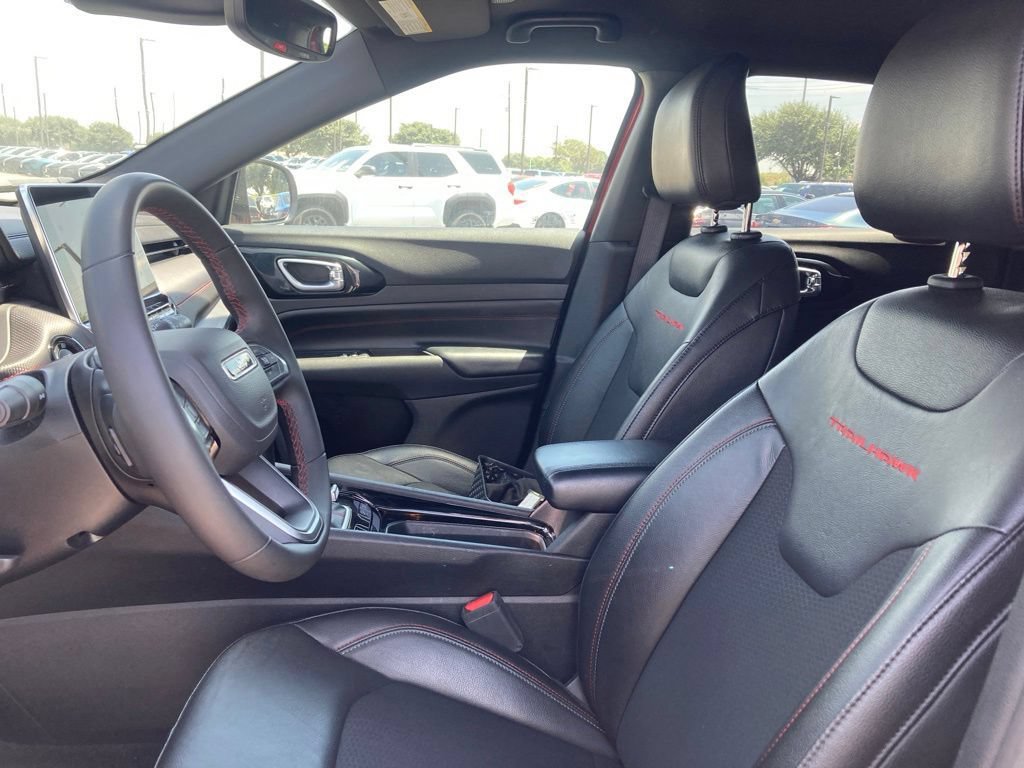 Used 2025 Jeep Compass Trailhawk AWD/4WD image 10