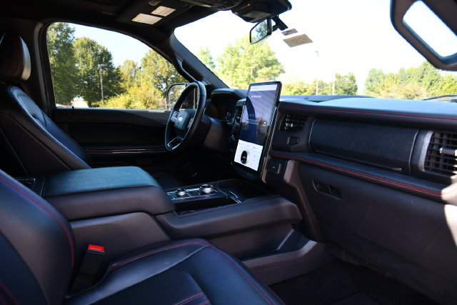 Used 2023 Ford Expedition Limited AWD/4WD image 34