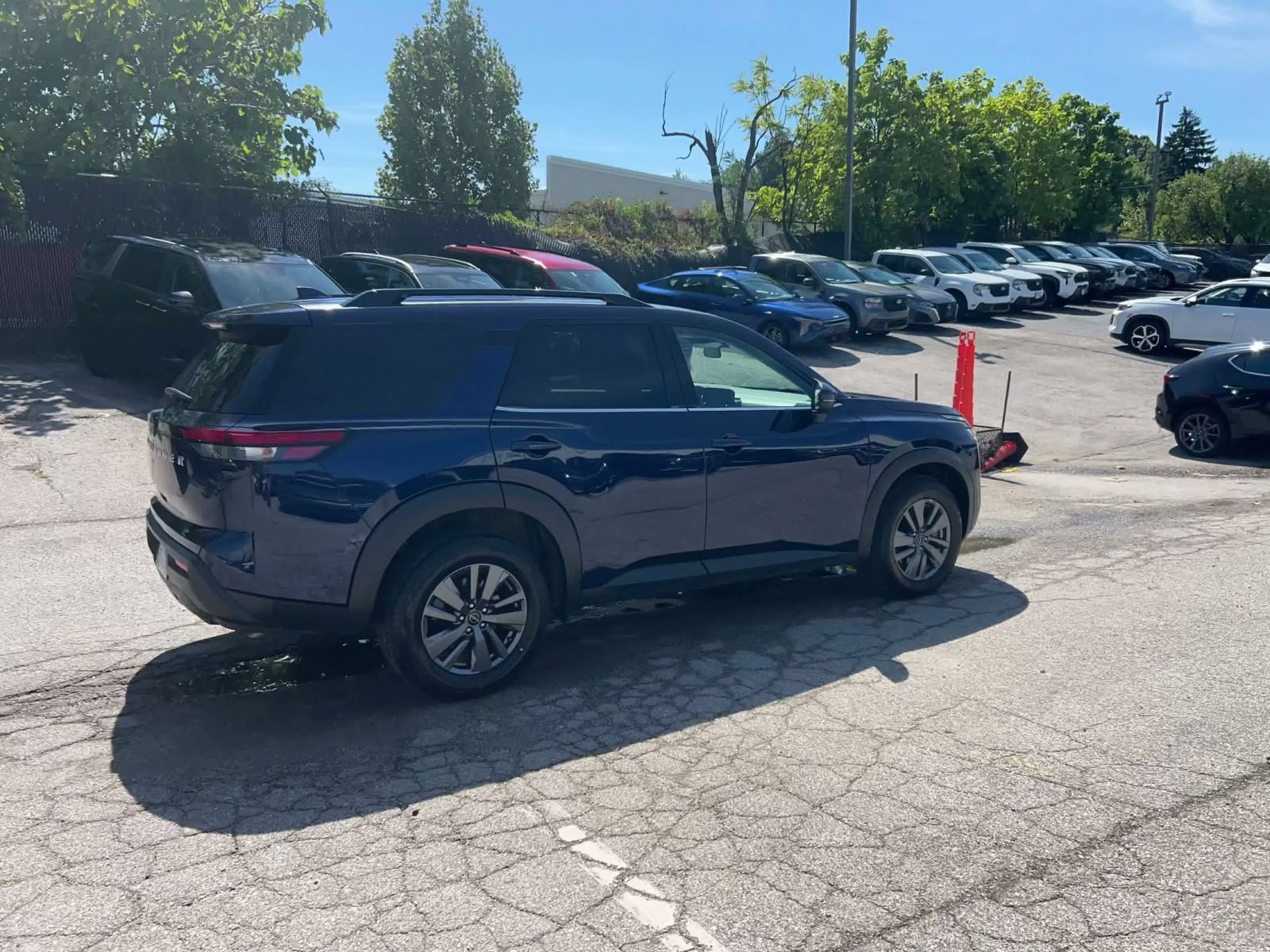 Used 2025 Nissan Pathfinder SV FWD image 14