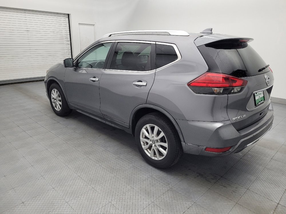 Used 2017 Nissan Rogue SV w/ SV Premium Package FWD image 3