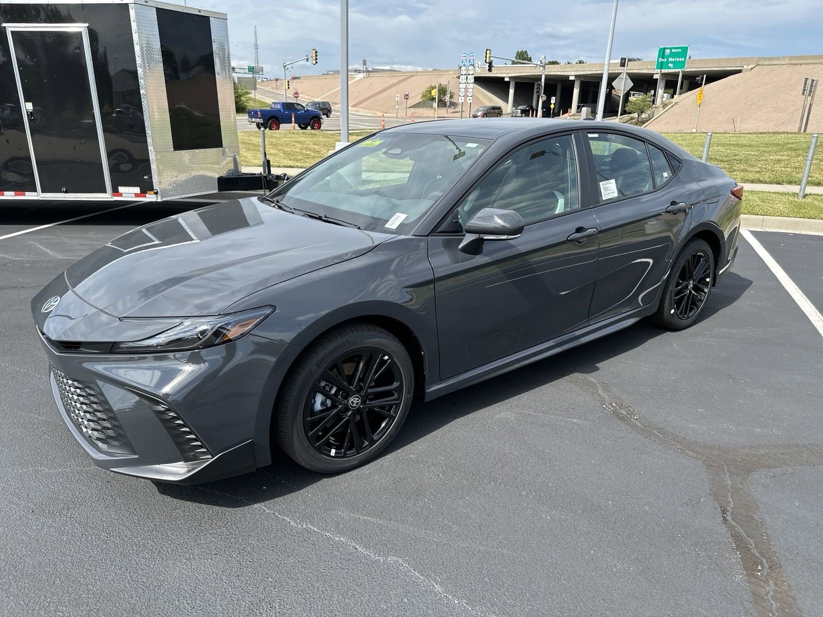 Used 2025 Toyota Camry SE w/ Convenience Package AWD/4WD image 3