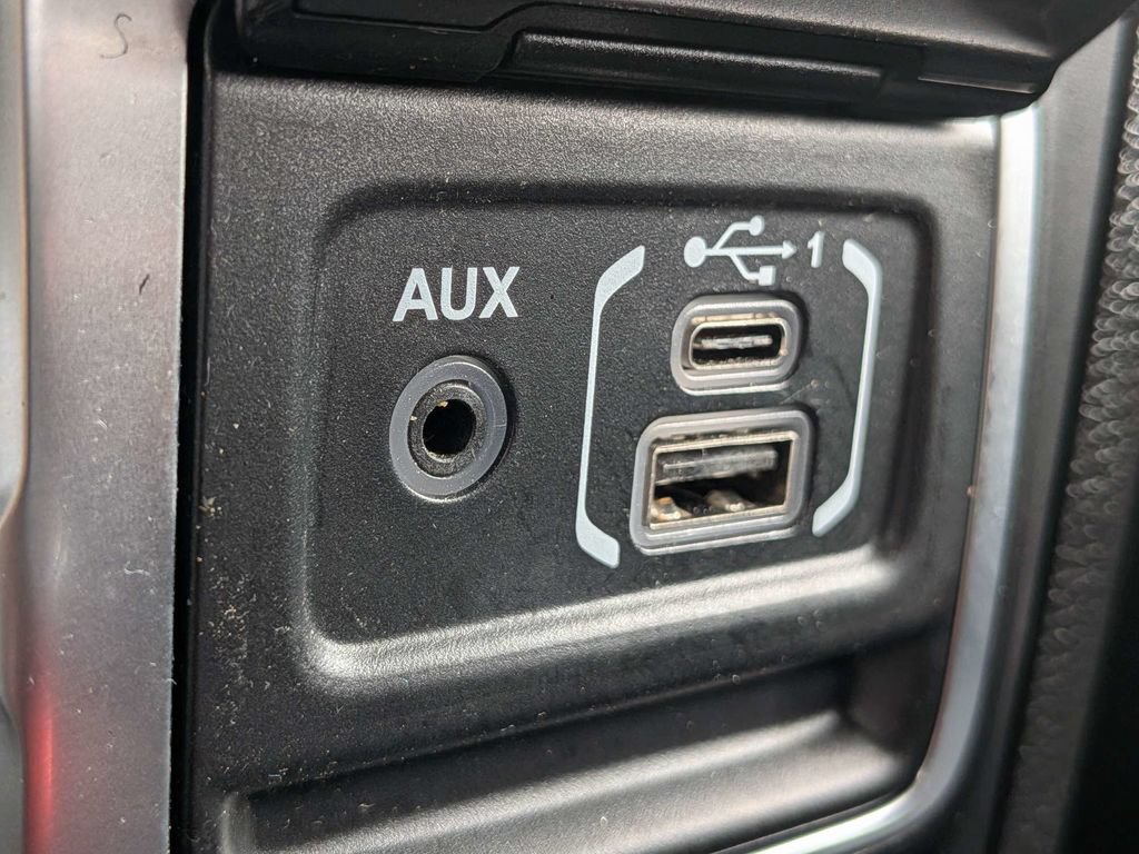 Used 2020 Jeep Gladiator Overland AWD/4WD image 23