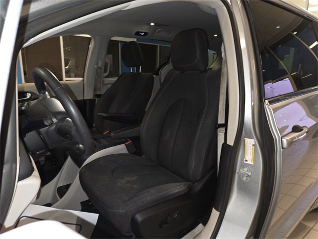 Used 2018 Chrysler Pacifica Touring Plus w/ Tire & Wheel Group image 11