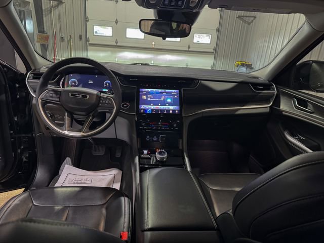 Used 2023 Jeep Grand Cherokee L Limited w/ Black Appearance Package AWD/4WD image 19