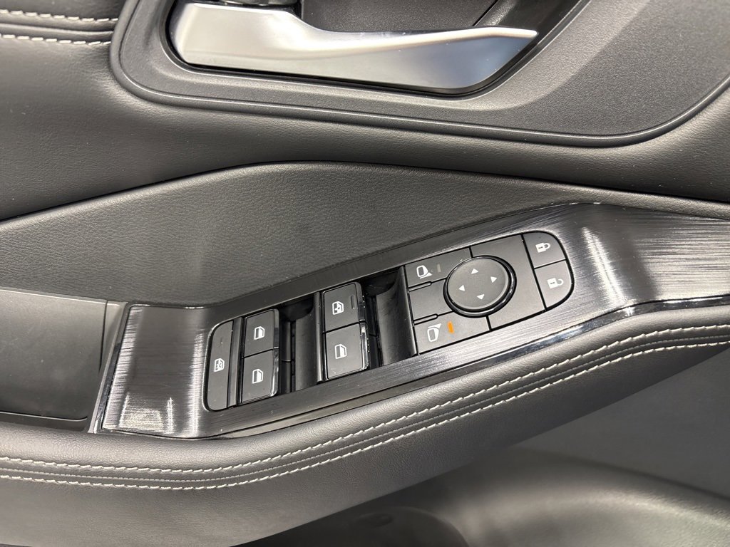 Used 2023 Nissan Rogue SV w/ SV Premium Package image 24