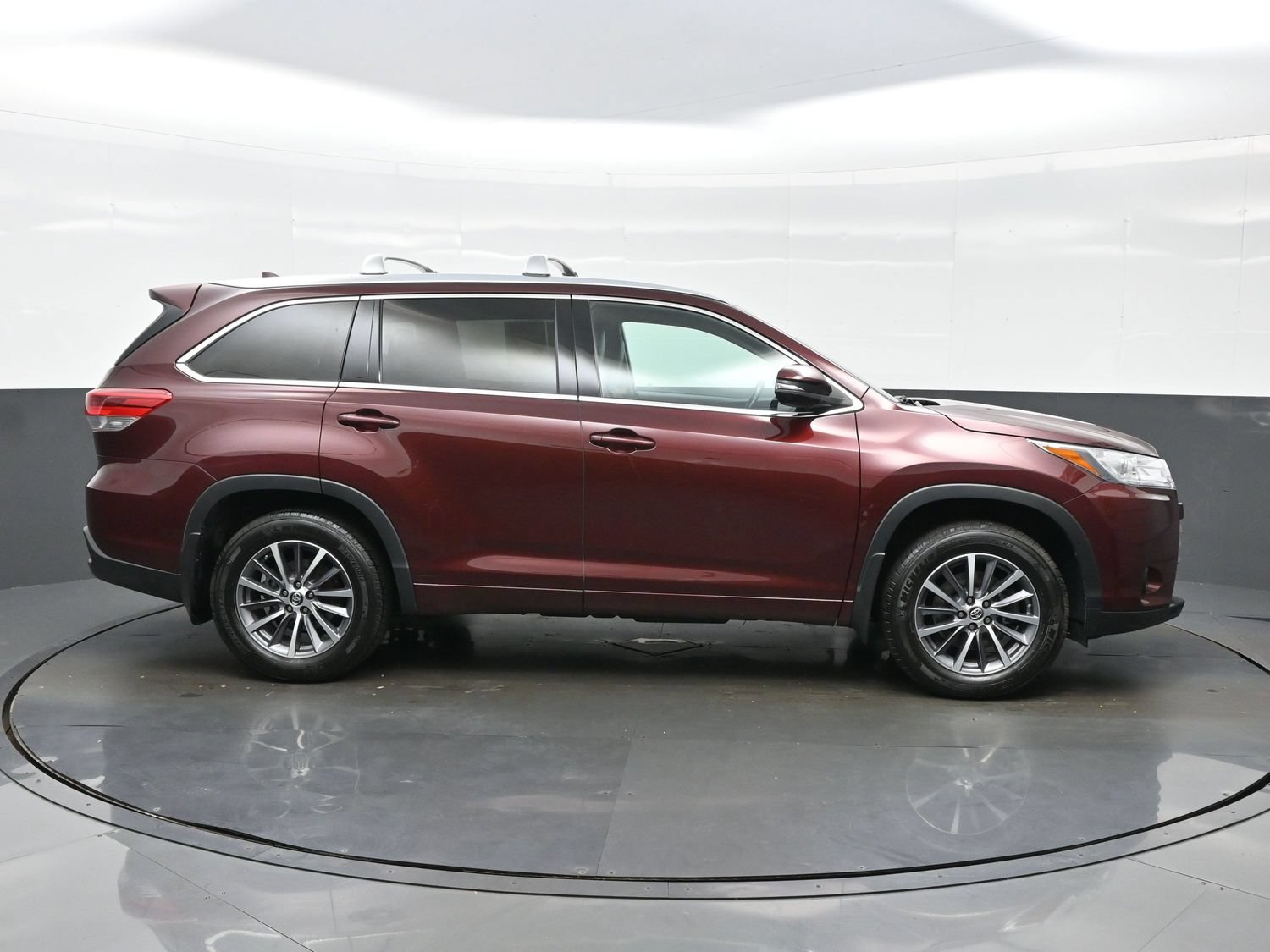 Used 2018 Toyota Highlander XLE AWD/4WD image 7