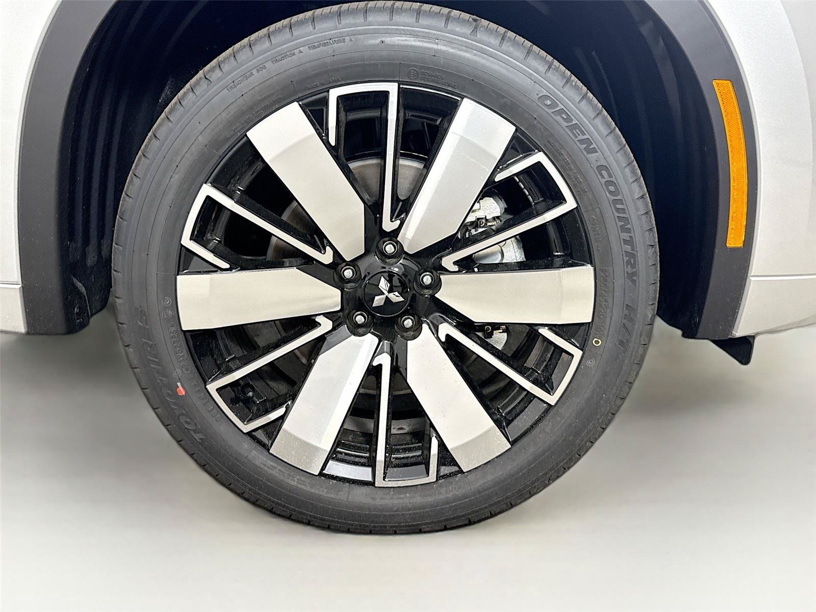 New 2026 Mitsubishi Outlander SEL FWD image 32