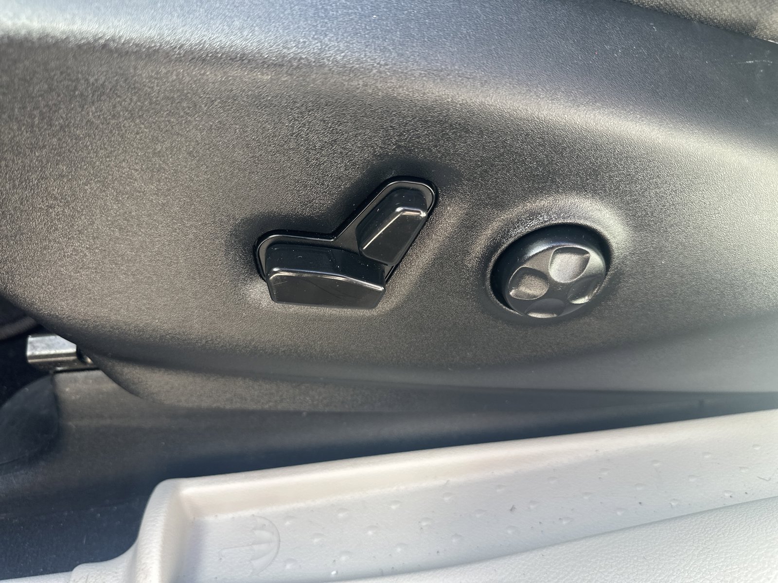 Used 2023 Chrysler Voyager LX FWD image 20