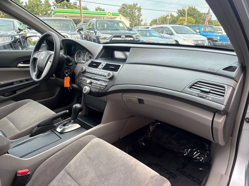 Used 2009 Honda Accord LX-P image 16