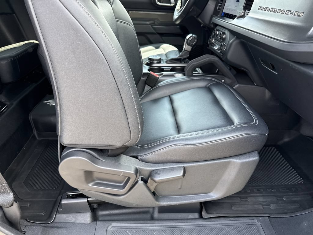 Used 2025 Ford Bronco Badlands AWD/4WD image 14