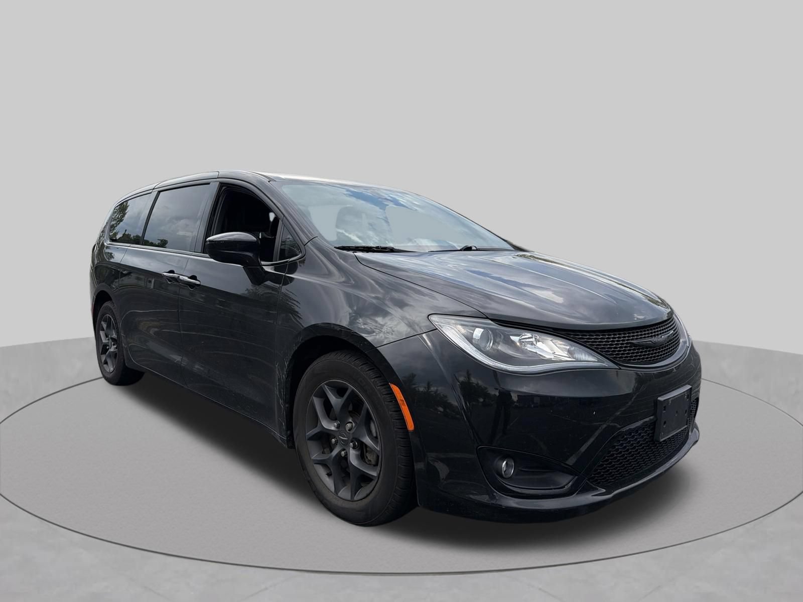 Used 2018 Chrysler Pacifica Touring Plus w/ S Appearance Package FWD image 8
