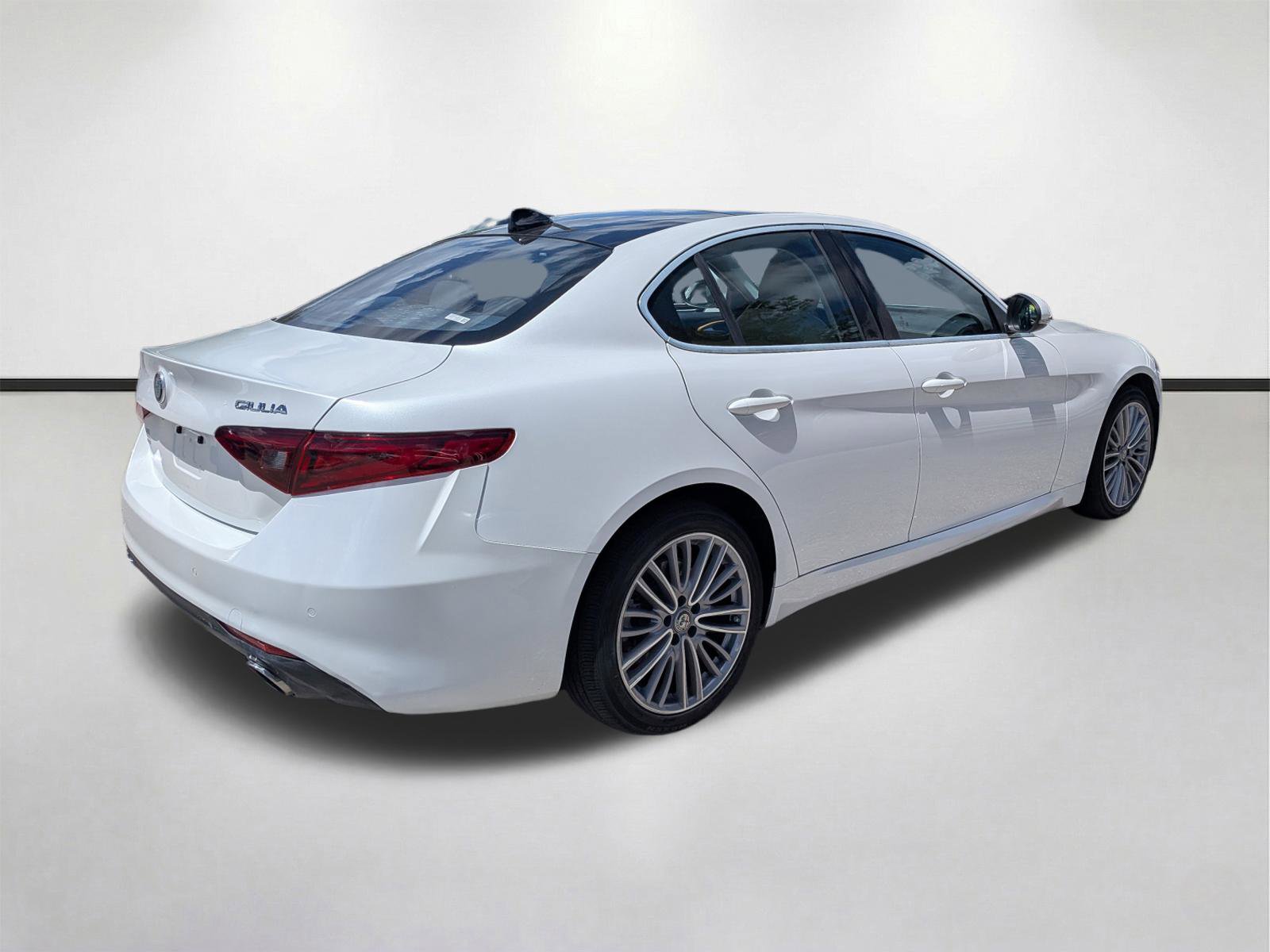 Used 2018 Alfa Romeo Giulia Ti w/ Quick Order Package 22X Lusso image 4