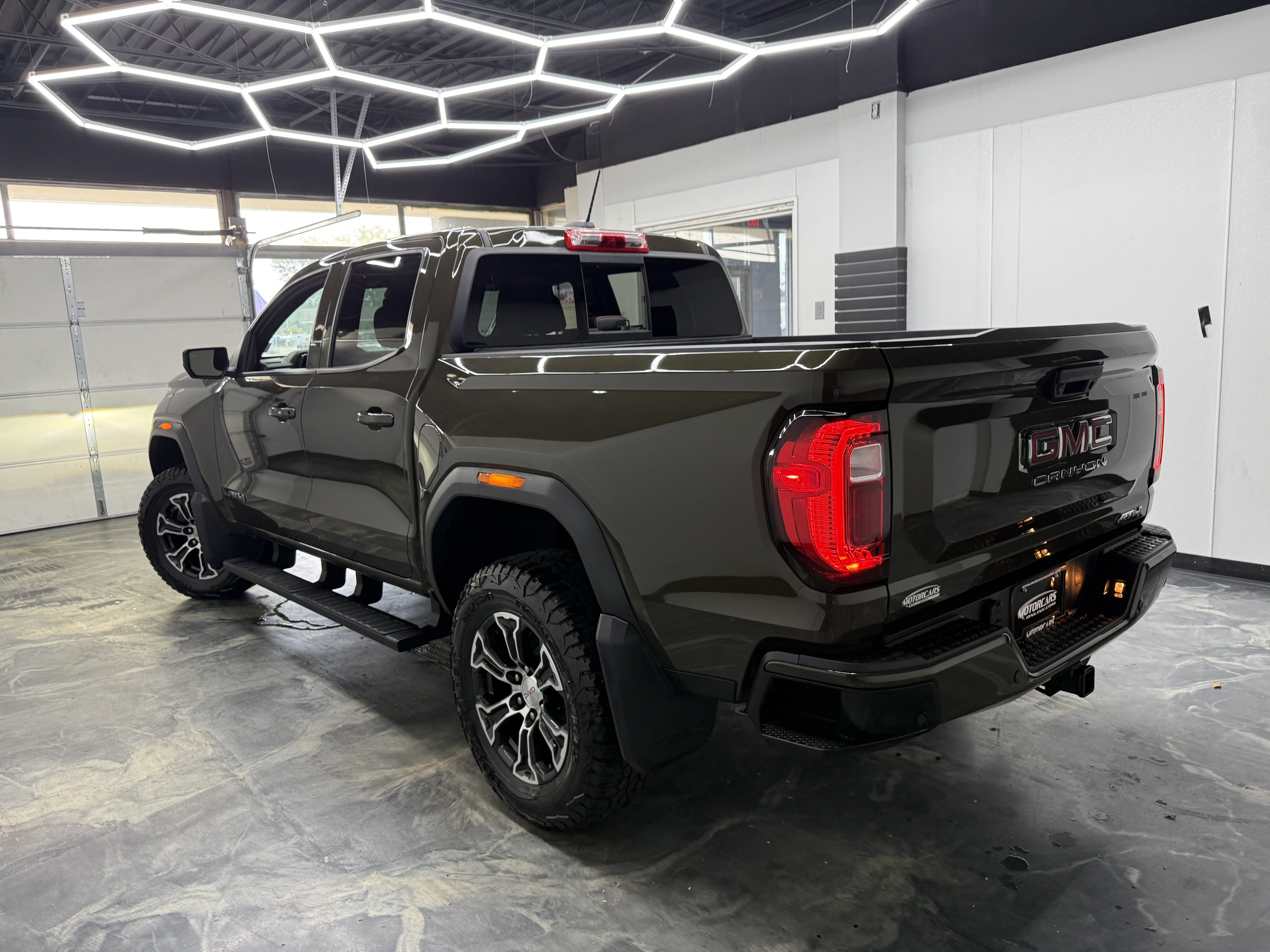 Used 2024 GMC Canyon AT4 w/ AT4 Premium Package AWD/4WD image 3