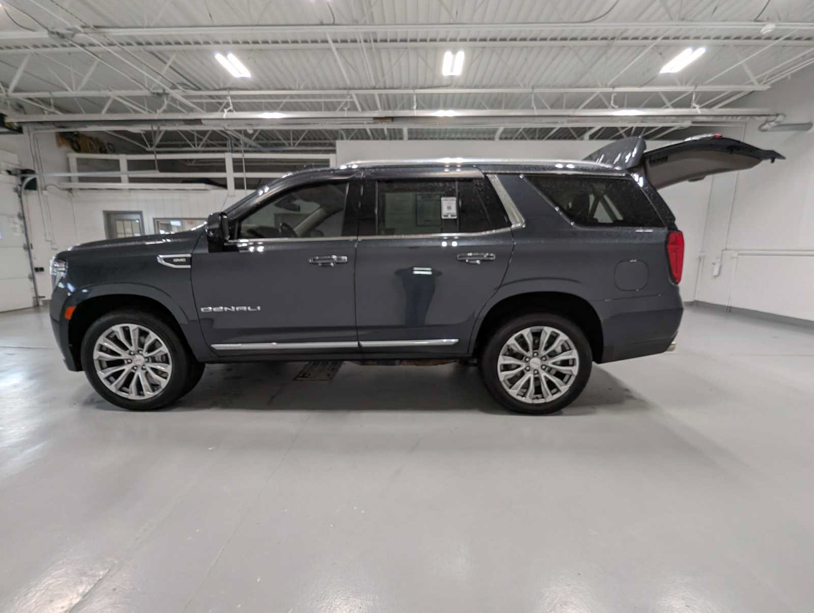 Certified 2022 GMC Yukon Denali w/ Max Trailering Package AWD/4WD image 12