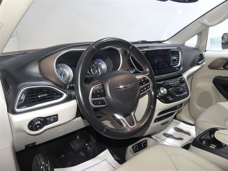 Used 2018 Chrysler Pacifica Touring-L Plus w/ Advanced Safetytec Group FWD image 21