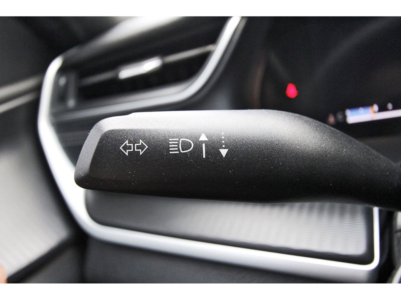 Used 2024 Jeep Grand Cherokee Altitude RWD image 21