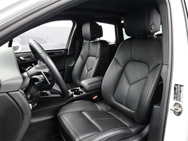 Used 2025 Porsche Macan image 5