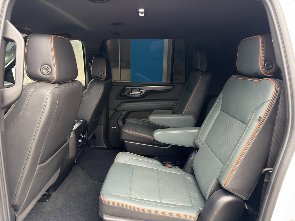 Used 2025 GMC Yukon XL AT4 AWD/4WD image 5