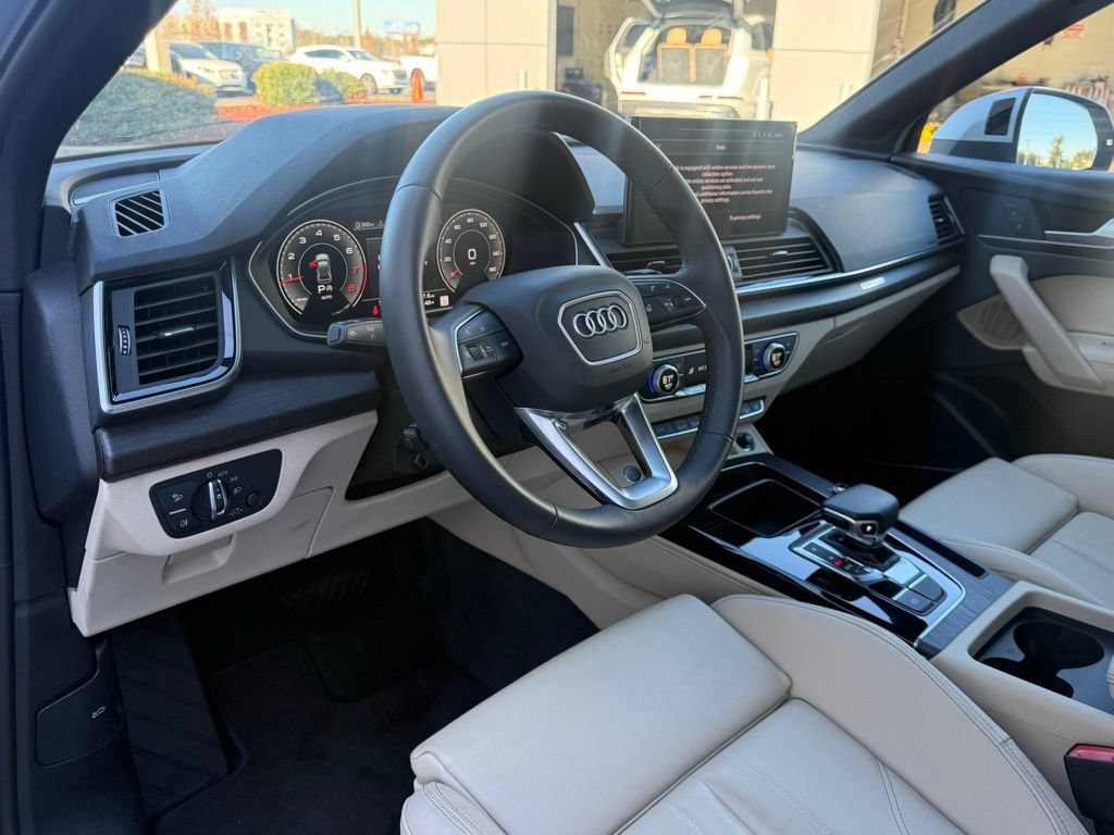 Used 2025 Audi Q5 2.0T Premium Plus w/ Premium Plus Package AWD/4WD image 19
