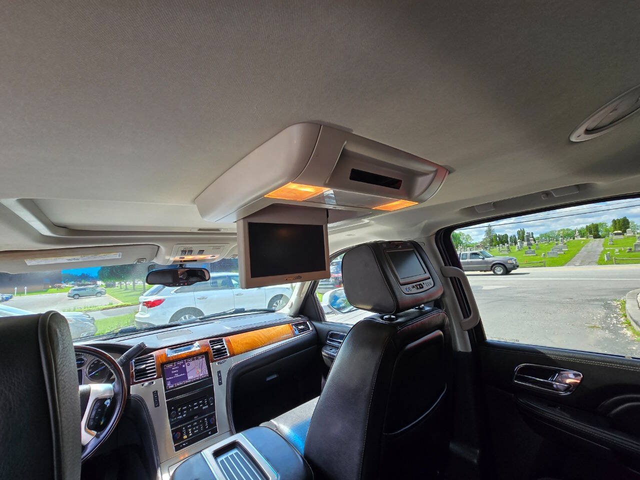 Used 2014 Cadillac Escalade Platinum AWD/4WD image 30