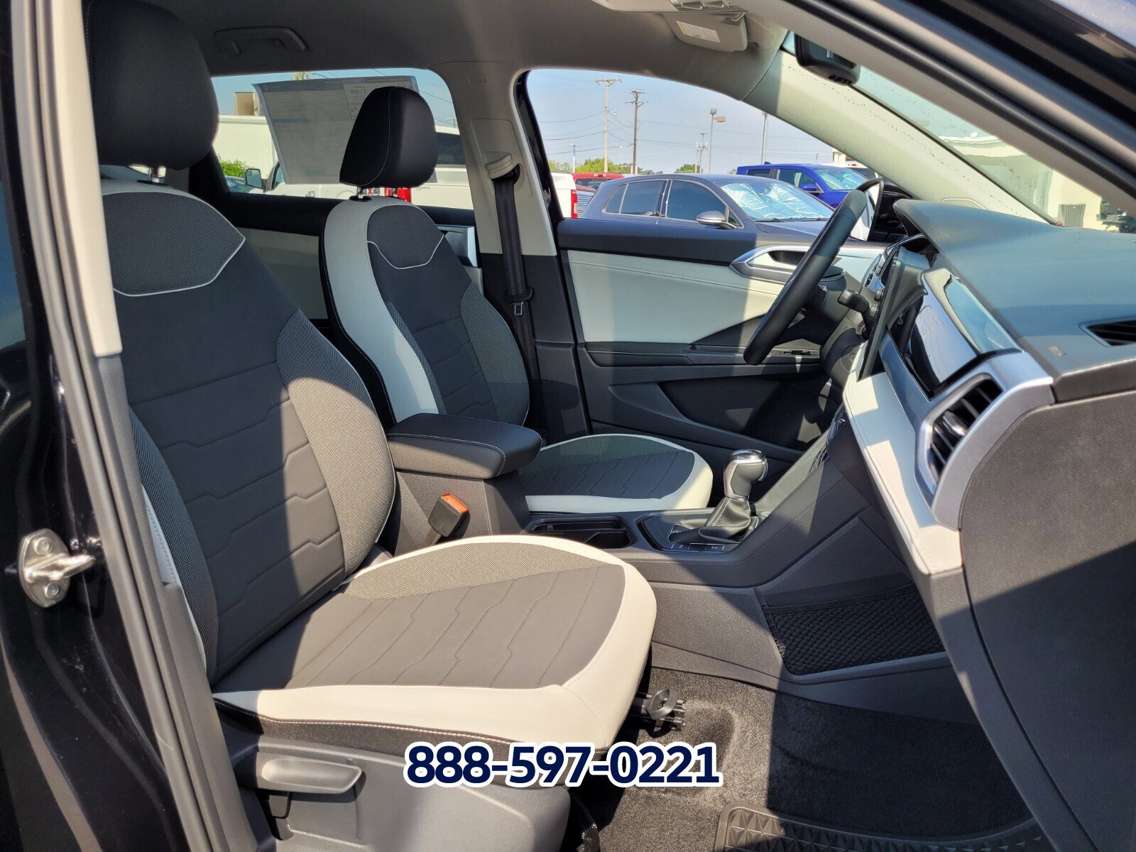 New 2025 Volkswagen Taos SE image 10