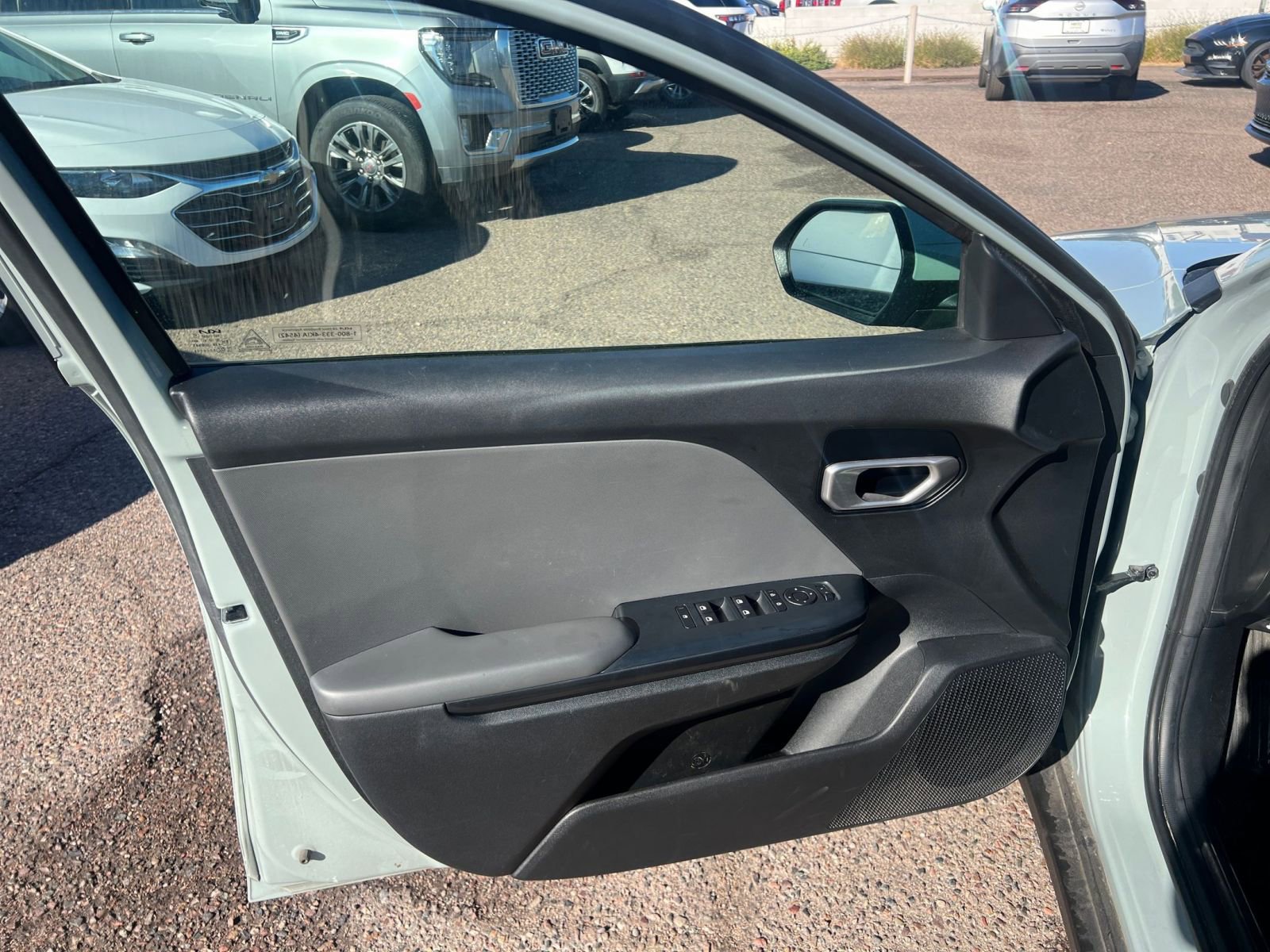 Used 2025 Kia K4 FWD image 18