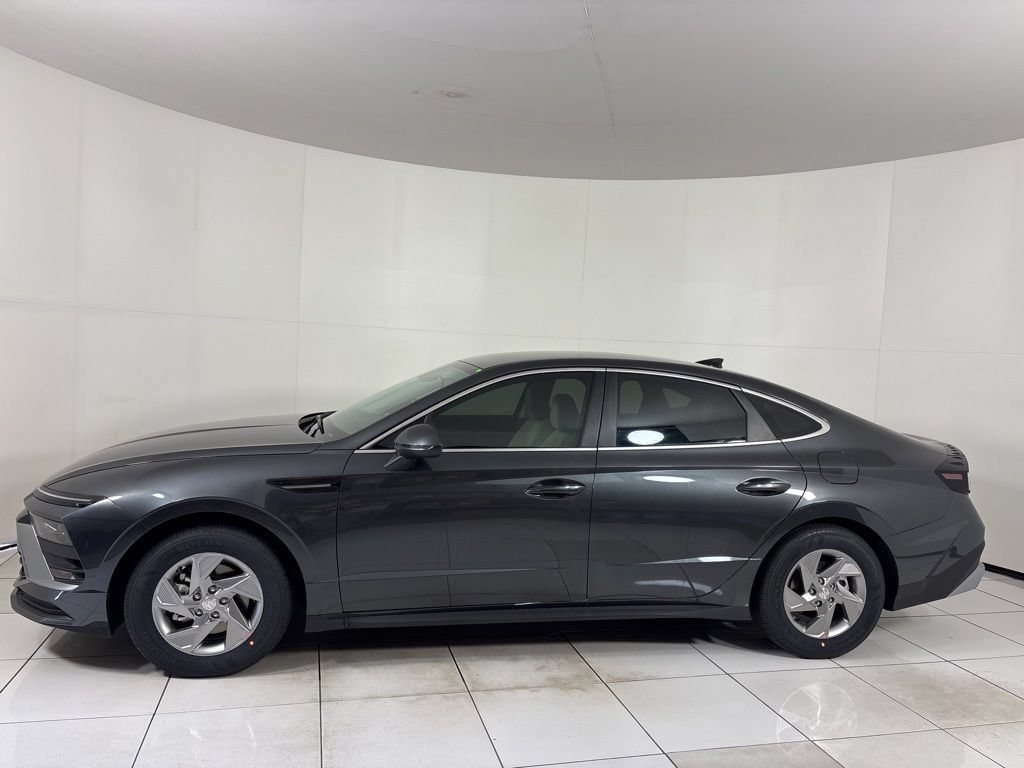 New 2026 Hyundai Sonata SE FWD image 2
