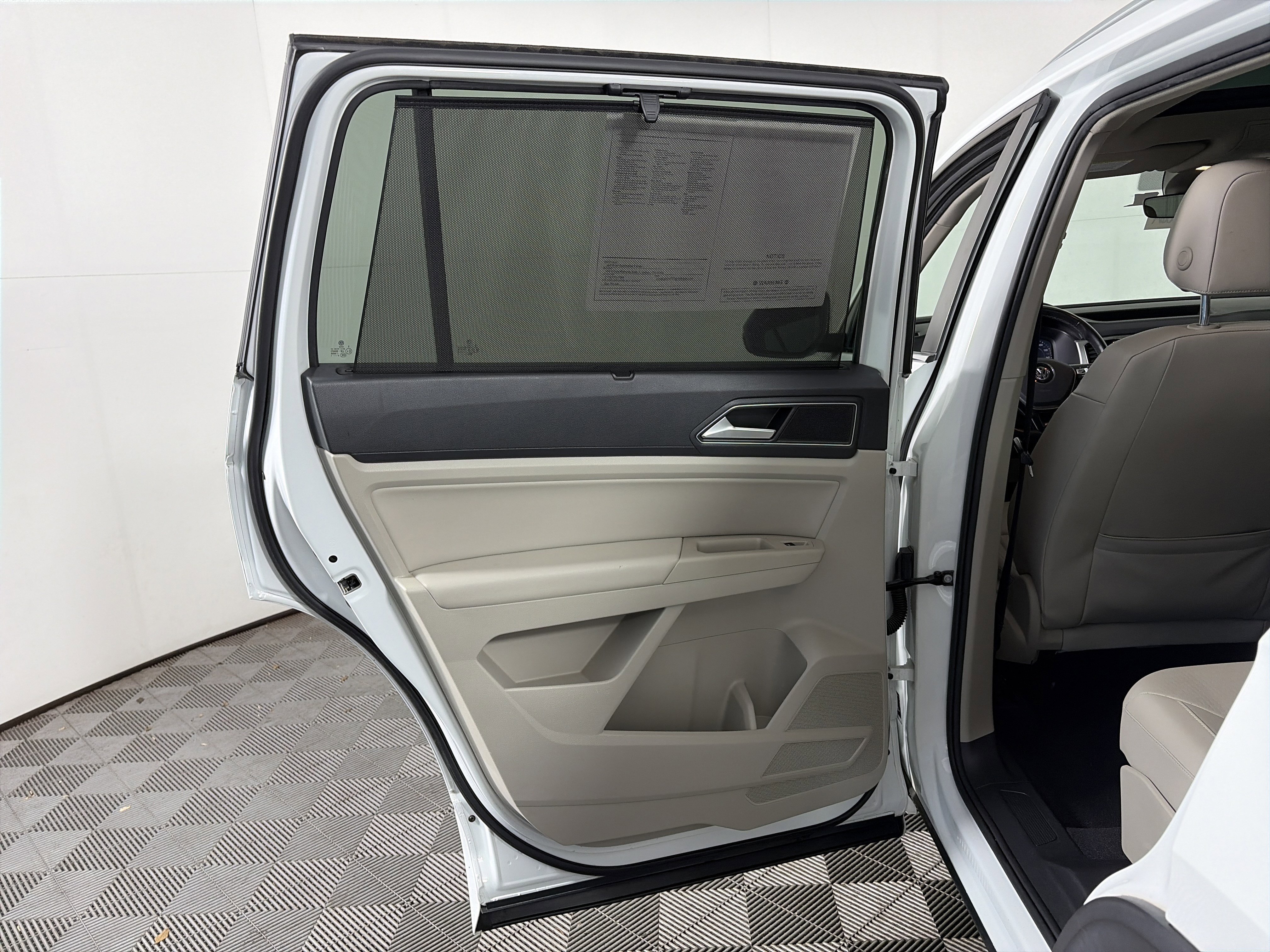 Used 2019 Volkswagen Atlas SEL R-Line image 35