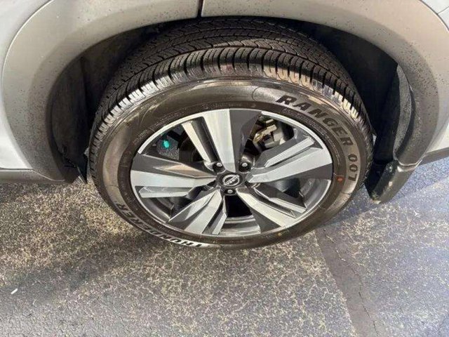 Used 2023 Nissan Rogue SL w/ SL Premium Package image 13