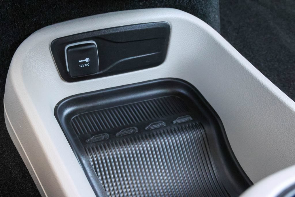 Used 2024 Chrysler Pacifica Touring-L FWD image 16