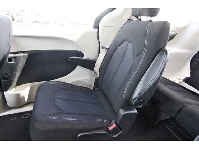 Used 2023 Chrysler Voyager LX image 11