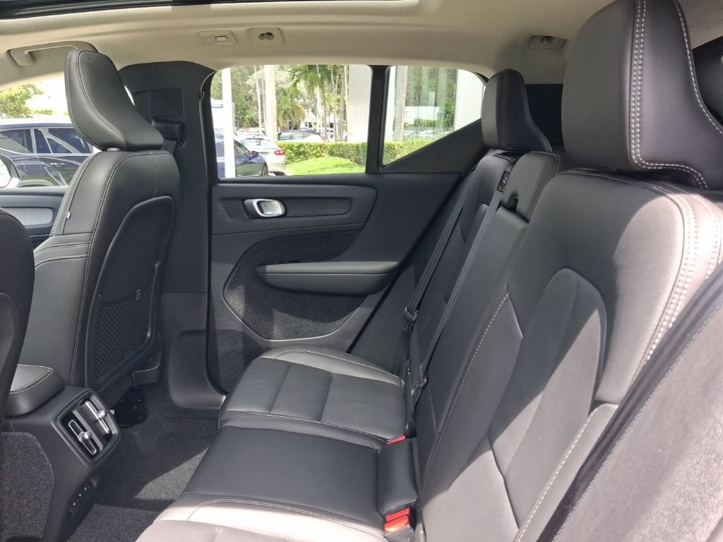 Used 2026 Volvo XC40 B5 Plus AWD/4WD image 7