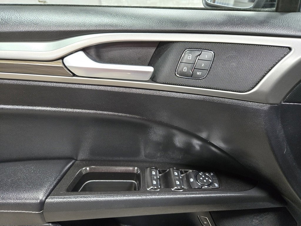Used 2019 Ford Fusion SEL image 8