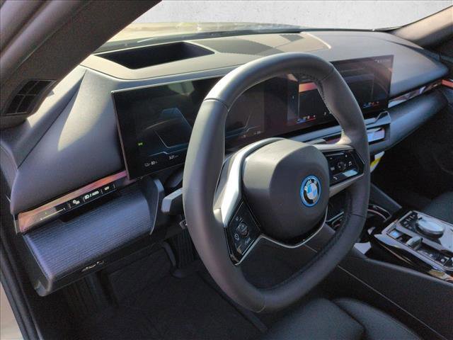 Used 2025 BMW i5 eDrive40i w/ Premium Package image 10