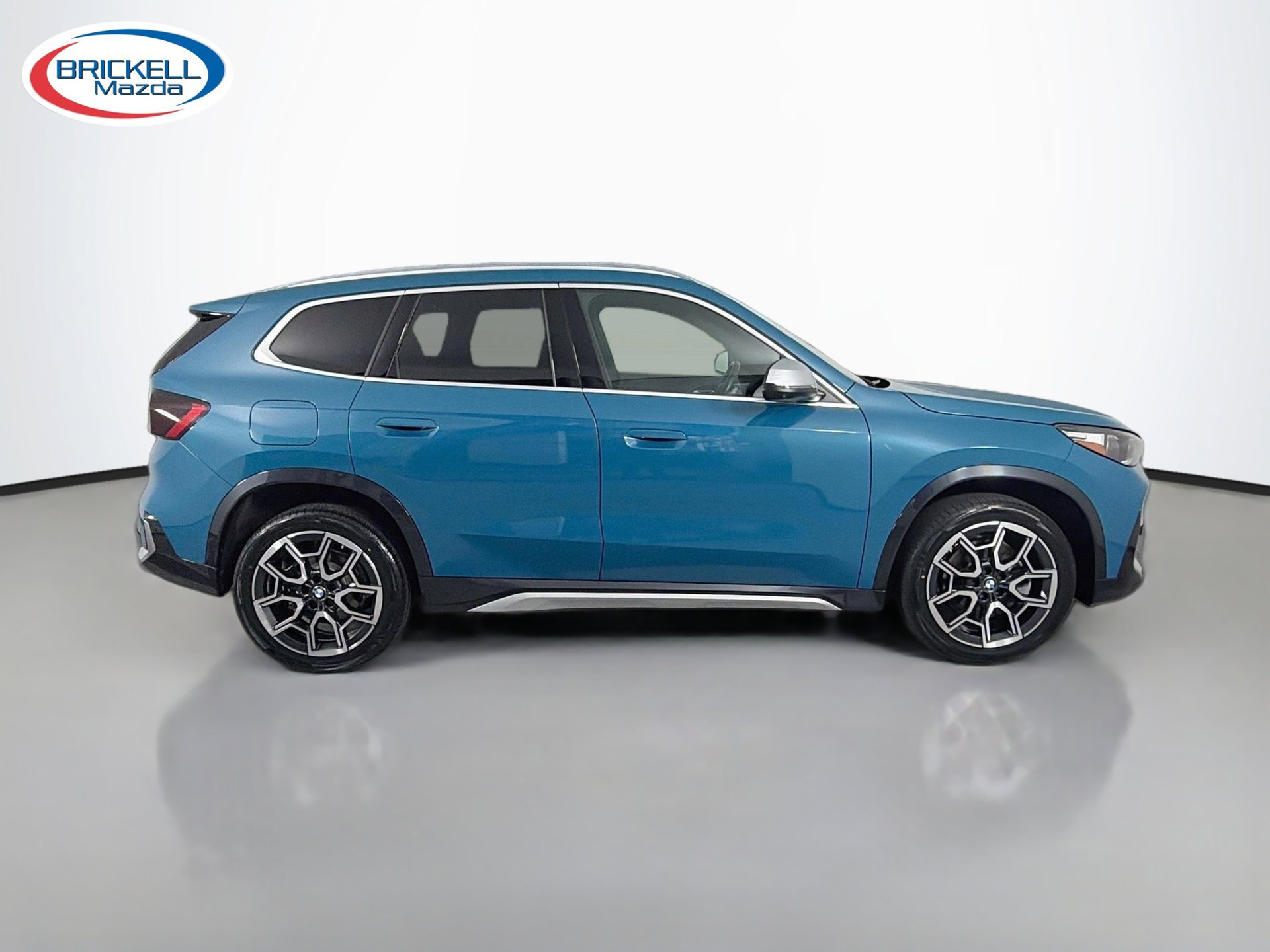 Used 2023 BMW X1 xDrive28i w/ Premium Package AWD/4WD image 3