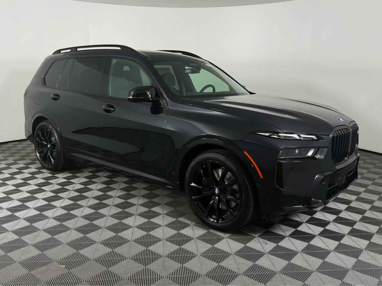 New 2027 BMW X7 M60i AWD/4WD image 1