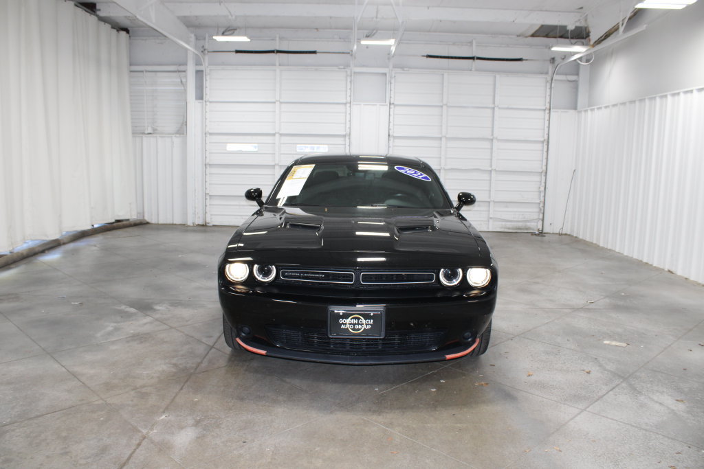 Used 2021 Dodge Challenger SXT RWD image 3
