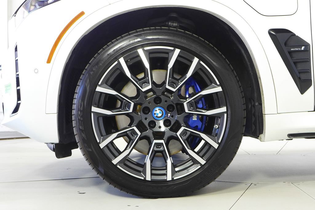 Used 2024 BMW X5 xDrive50e w/ M Sport Package AWD/4WD image 5