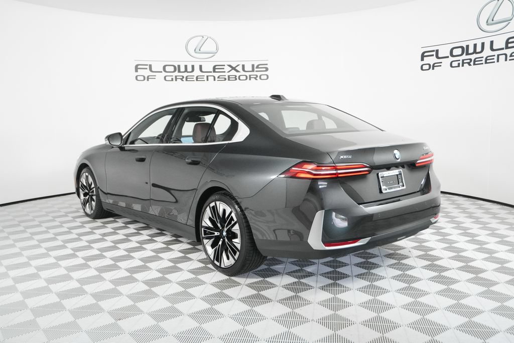 Used 2024 BMW 530i xDrive w/ Premium Package AWD/4WD image 5