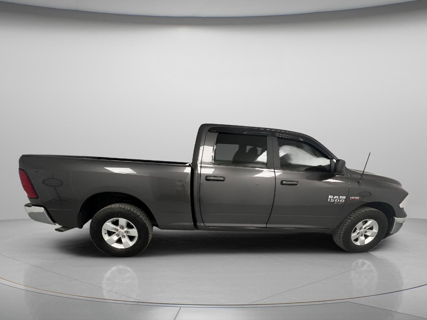 Used 2021 RAM 1500 Classic SLT RWD image 9