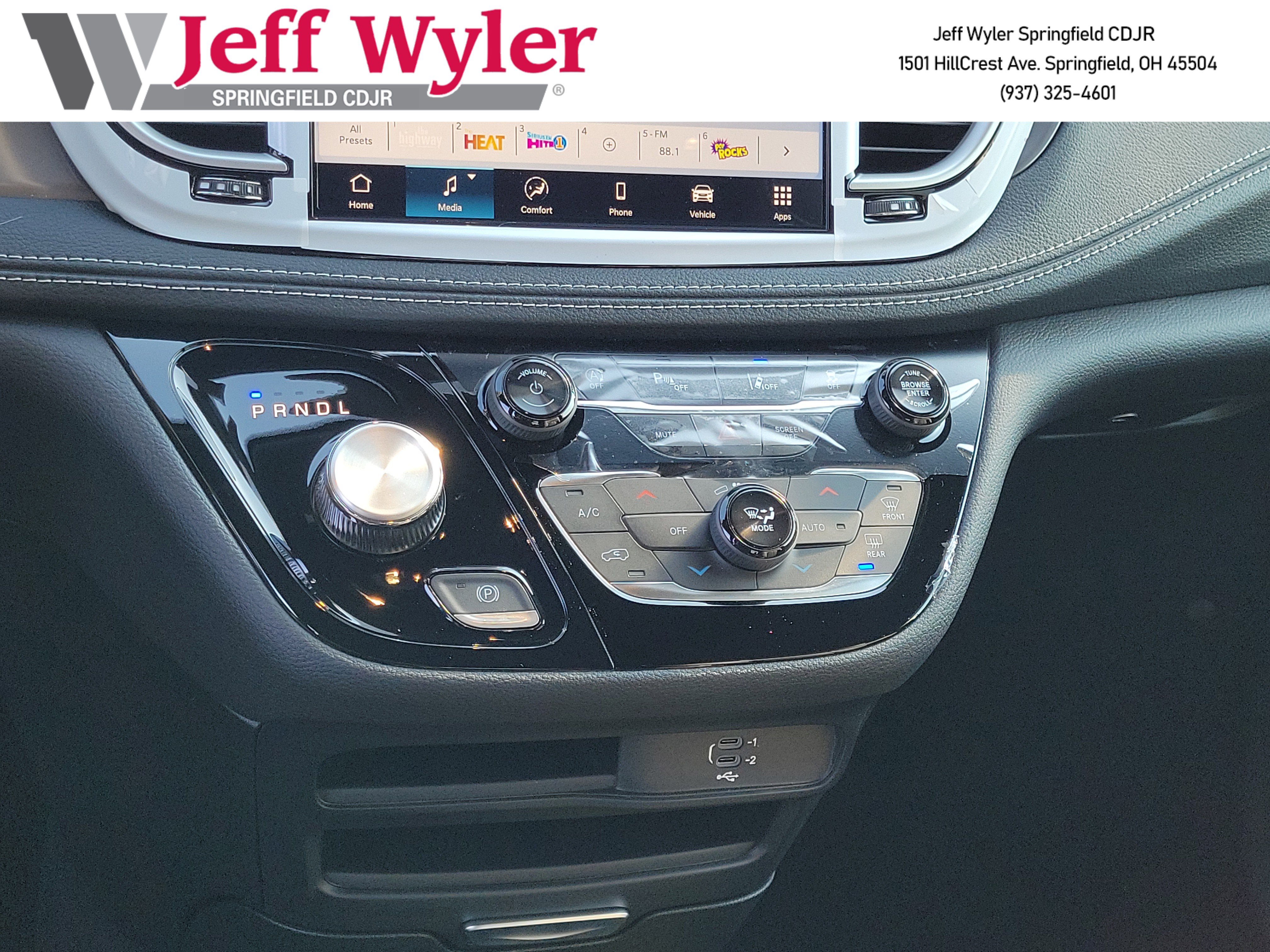 New 2026 Chrysler Pacifica Select image 12