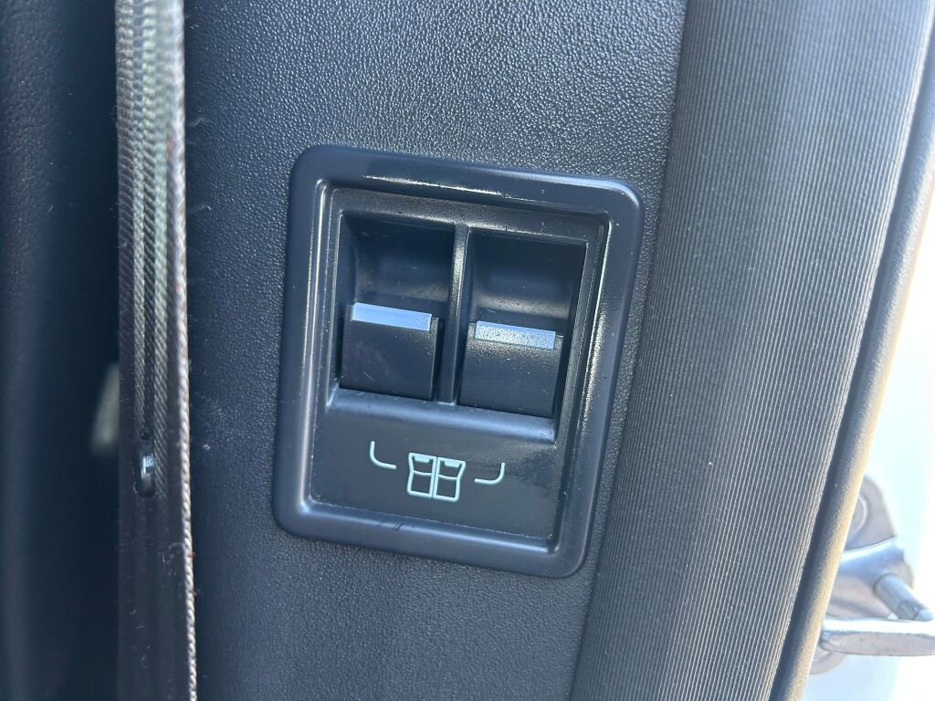 Used 2018 Land Rover Discovery HSE image 26