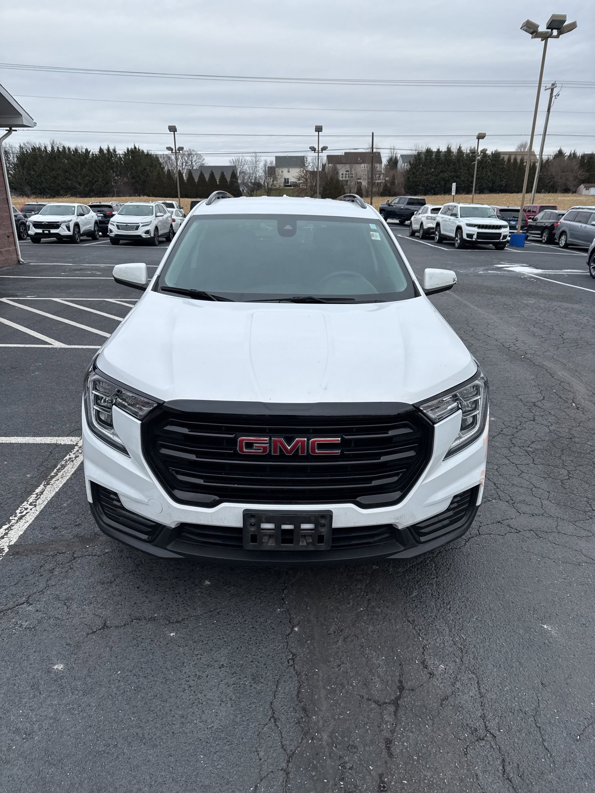 Used 2022 GMC Terrain SLE w/ Driver Convenience Package image 9