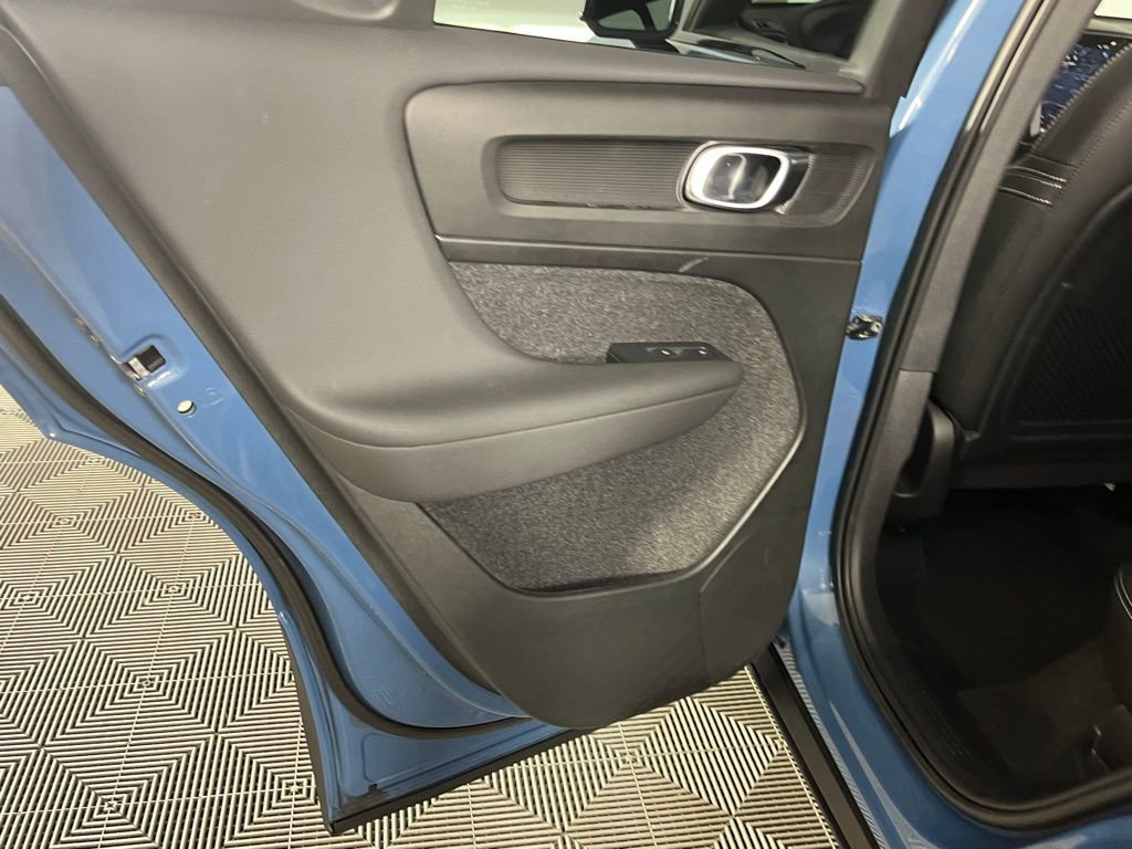 Used 2023 Volvo XC40 B5 Ultimate w/ Protection Package image 31